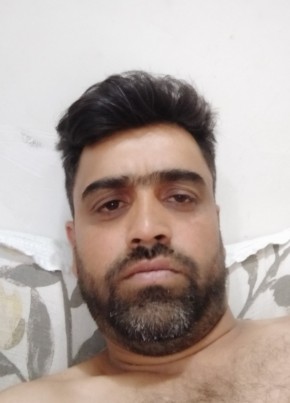 Altaf, 19, India, Srinagar (Kashmir)