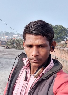 Amar saw, 18, India, Giridih