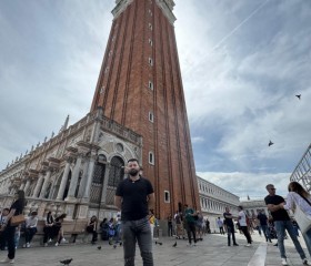Luca, 28, Rome