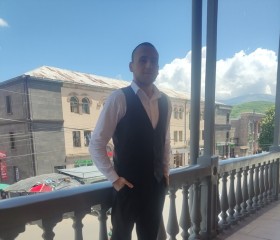 Robert, 22, Vanadzor