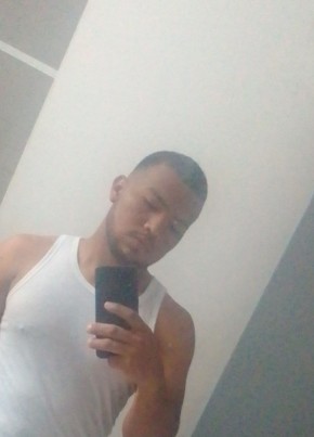 Frank из Ciudad de Panamá 22 года