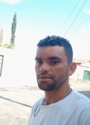 Charles из Caldas Novas 32 года