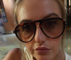 Kez, 47, Ayr