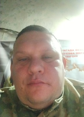 Сергей из Шахтерска 42 года