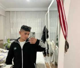 Enes, 18, Istanbul