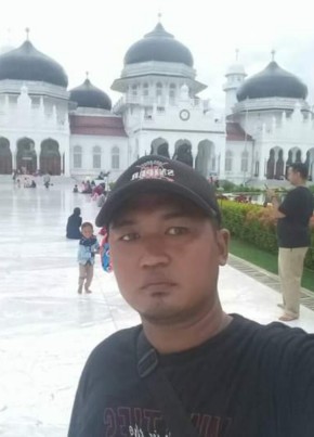 Wahyu, 36, Indonesia, Singkil