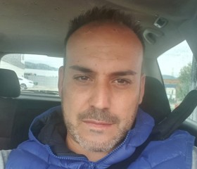 Zalo, 41, Torrelavega