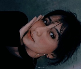 Mobina, 19, New York City