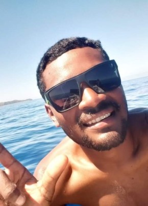 JOSH TUNISAU, 23, Fiji, Suva