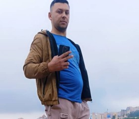 Nadhir, 29, Newark (State of New Jersey)
