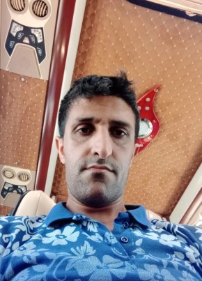 Yusuf Varlı, 29, Türkiye Cumhuriyeti, İzmir