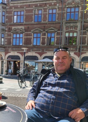 Senol из Brussel 48 лет