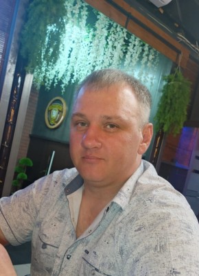 Юрий из Артема 42 года