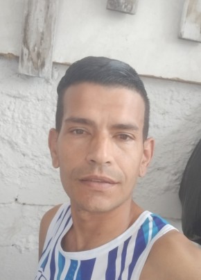 Lucas dos Santos из Itaquaquecetuba 32 года