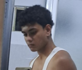 Max, 19, Quatre Bornes
