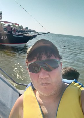 Александр, 39, Україна, Budyenovka