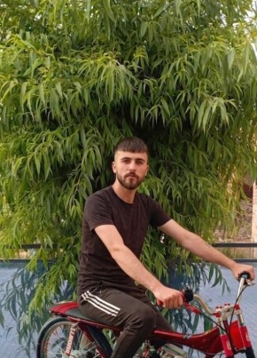 Yunud из Niğde 18 лет