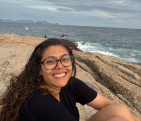 lara, 20, Rio de Janeiro