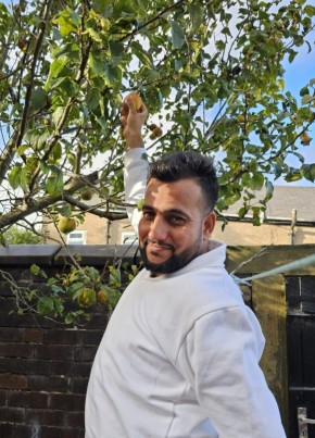 Ahmed, 31, United Kingdom, Blackburn