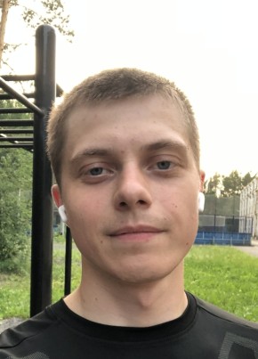 Денис из Трёхгорныя 26 лет