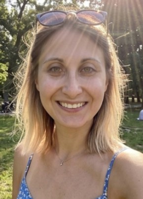 Olena из Calgary 45 лет