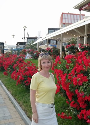 Elena, 47, Russia, Omsk