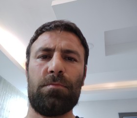 Burak, 18, Diyarbakir