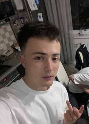 Адиль из Москвы 22 года