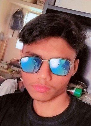 Hosain, 18, বাংলাদেশ, ঢাকা