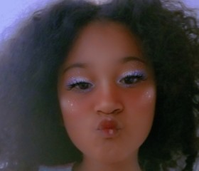 Laura, 21, Malden