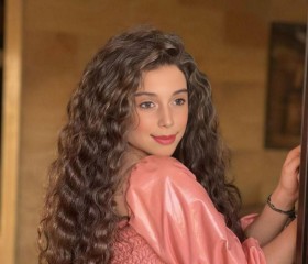 Farah, 21, Oran