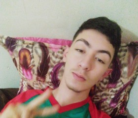 Alaa, 19, Khemis el Khechna