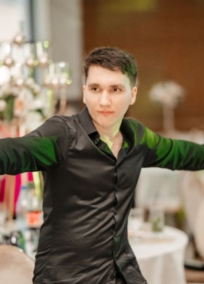 Andrei из Bistrița 20 лет