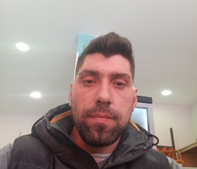 Milton, 34, Andorra la Vella