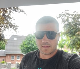 Sergiu, 37, Berlin