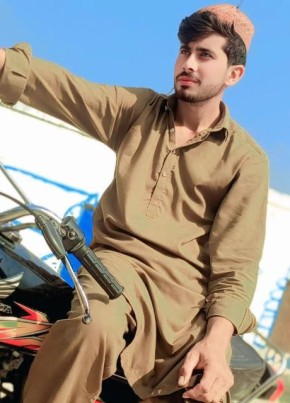 M Saqlain из لاہور 19 лет