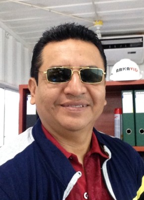 Nelson CV, 44, República del Ecuador, Guayaquil