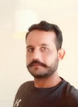 Nave, 30, Abu Dhabi