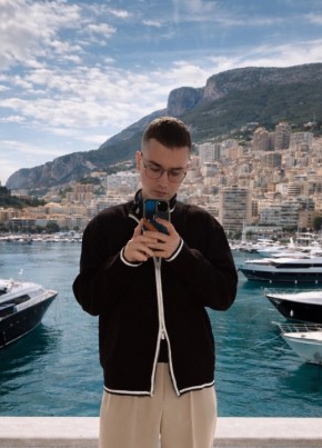 Андрей из Гвардейское 21 год