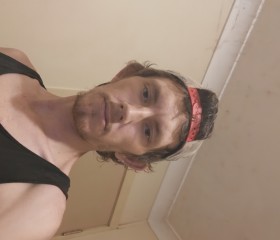 Brad, 32, Dubbo