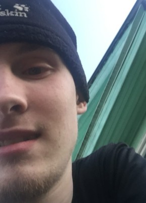 денис из Череповеца 24 года