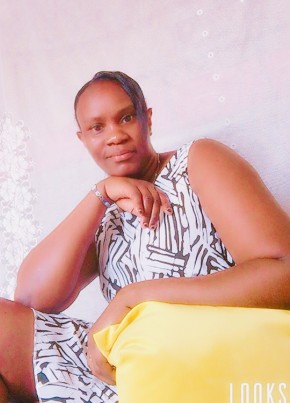 Janet , 42, Uganda, Kampala