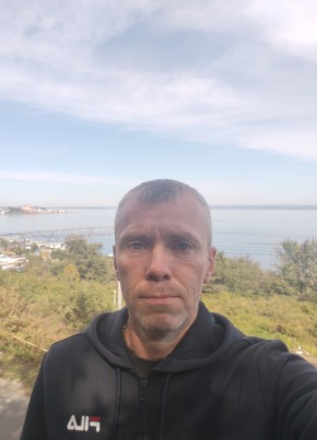 Константин из Находки 42 года