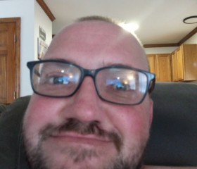 Brandon, 33, Belleville (State of Illinois)