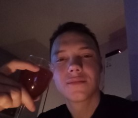 Valentin, 22, Taganrog