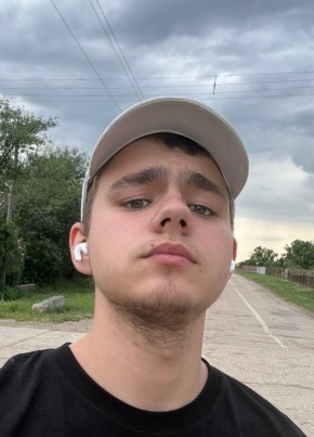 Даниил из Нижнегорския 19 лет