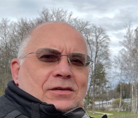 Aleksey, 50, Hanoi