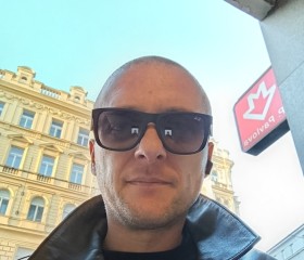 Valentýn Sem, 39, Prague