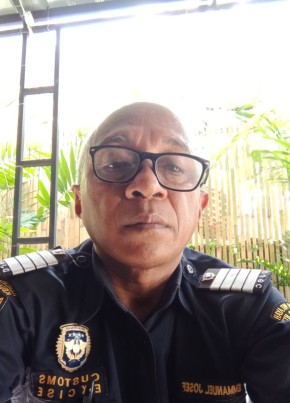 Emmanuel Josef, 55, Indonesia, Labuanbajo