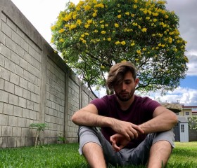 J, 26, Mercedes